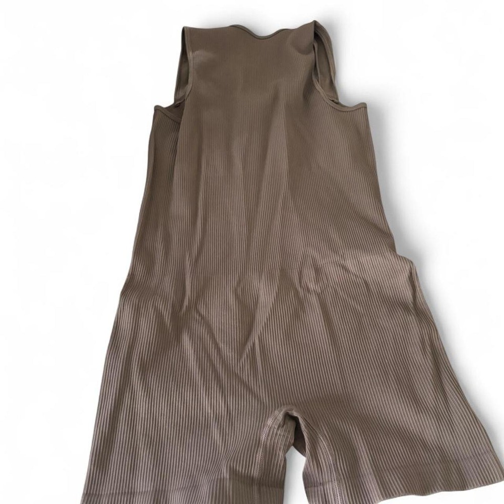 Ribbed Seamless Sleeveless Romper | Taupe Brown | Size L/XL (One Size Stretch) - Picture 3 of 3